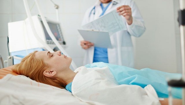 Медсестра показала, что делают в больницах с лежачими больными 