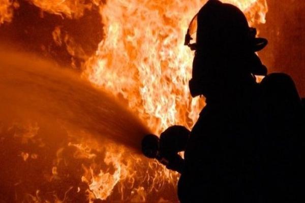 В поселке под Мариуполем при пожаре погибли пожилая женщина и 13-летний ребенок