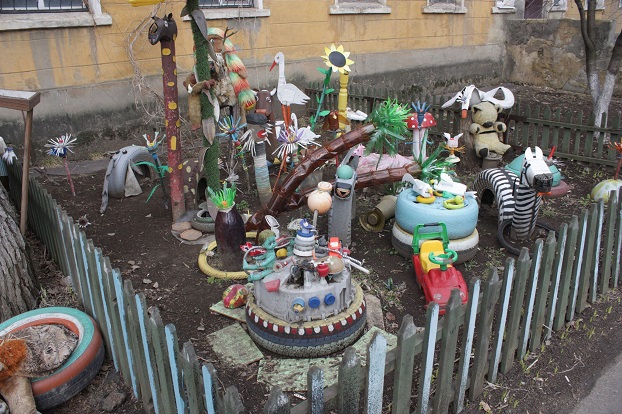 В некоторых дворах Константиновки обнаружены уникальные объекты