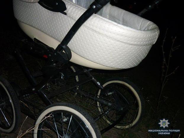 На Донетчине подросток на мопеде сбил коляску с младенцем 