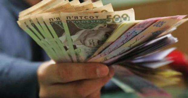 Размер средней зарплаты в Донецкой области вырос почти на 900 гривень