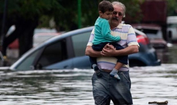 Из-за наводнения в южных регионах Франции пришлось эвакуировать 750 туристов