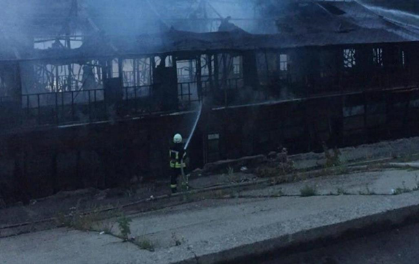 В Киеве сгорела баржа