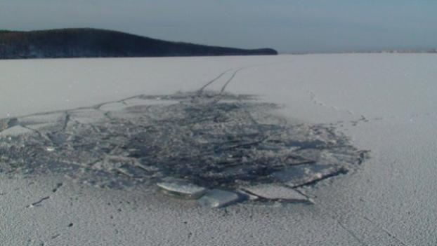 Смертельная рыбалка: на Киевском водохранилище 3 рыбака провалились под лед