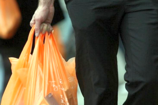У 54-летнего мужчины в Мариуполе на улице отобрали пакет с продуктами