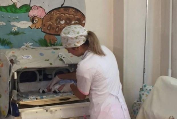 В Николаевской области к больнице подкинули младенца с ранами на теле