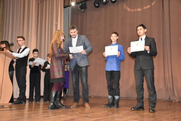 Краматорских школьников наградили за интеллектуальные и спортивные достижения 