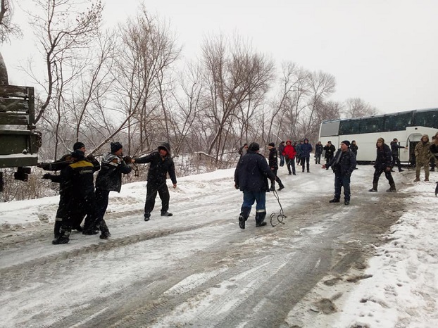 В Донецкой области два пассажирских автобуса съехали с трассы