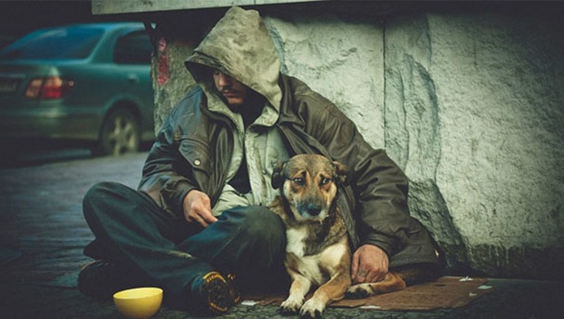 В Венгрии бездомным запретили спать на улице