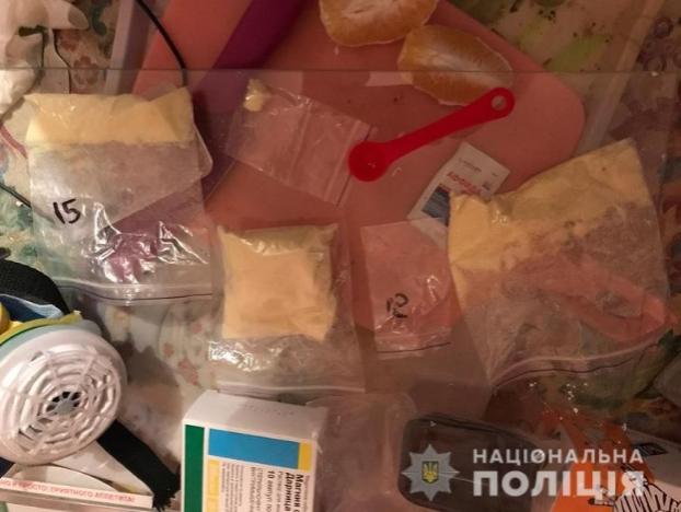 Полиция в Киеве разоблачила семейный бизнес по изготовлению и сбыту наркотиков 