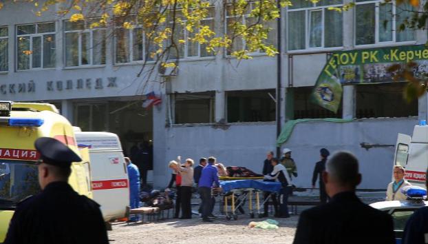 На месте трагедии в Керчи обезвредили взрывное устройство, ищут возможных сообщников