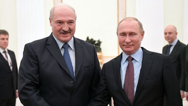 Президент Беларуси подарил Путину четыре мешка картошки