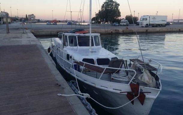В Средиземном море задержали украинскую яхту с 57 мигрантами 