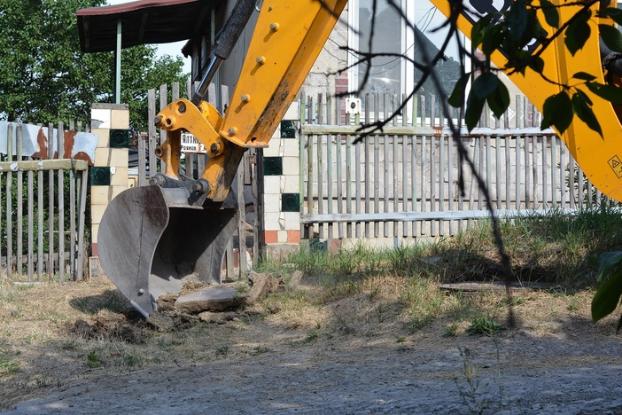 В Мариуполе еще один дом отключили от водоснабжения за неуплату