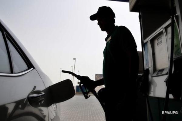 Цены на бензин снова снизились 