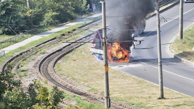 В Харькове на ходу загорелся автомобиль 