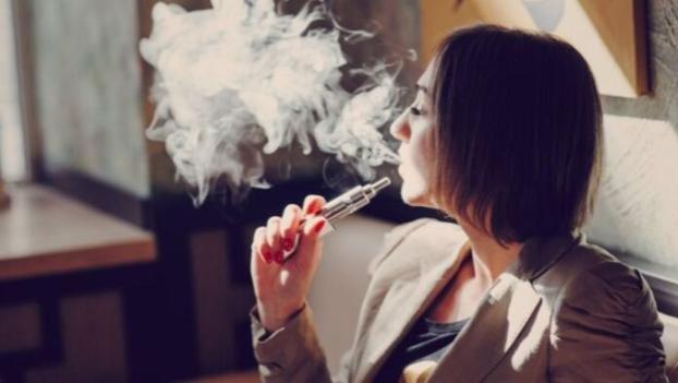 Стало известно, как электронные сигареты влияют на легкие человека