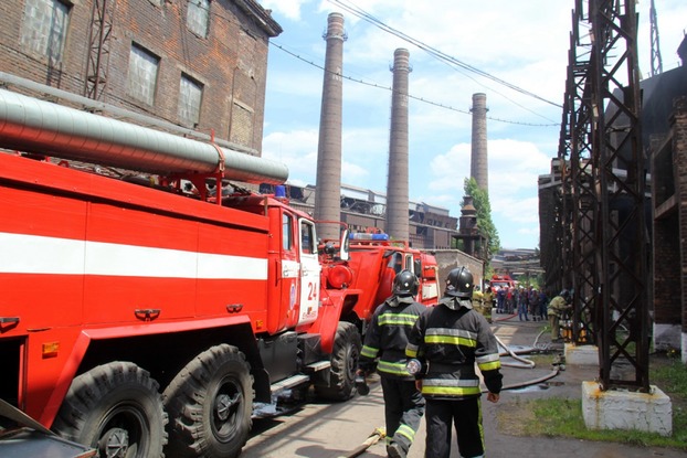 Пожар на заводе в Енакиево: погиб человек, еще один травмирован
