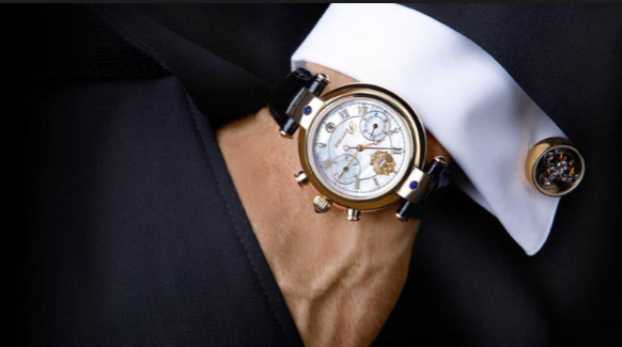 У мужчин стало модно носить сломанные часы
