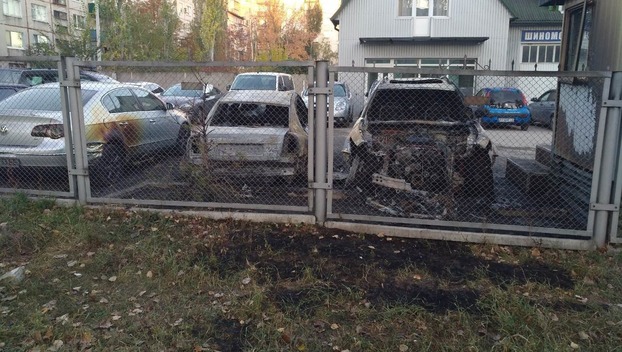За одну ночь в Покровске сгорели четыре иномарки