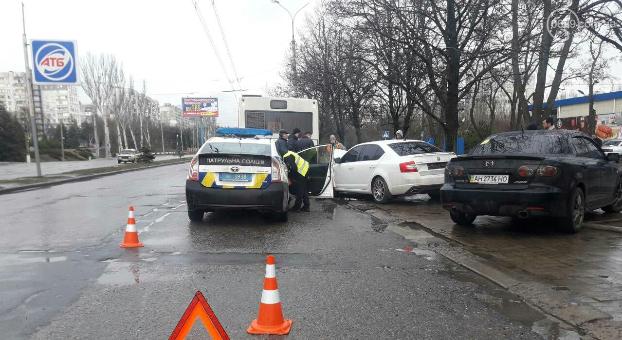 Третье за сутки ДТП в Мариуполе: авто врезалось в маршрутку