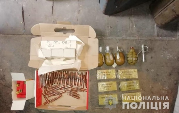 У жителя Киевской области изъяли взрывчатку и гранаты