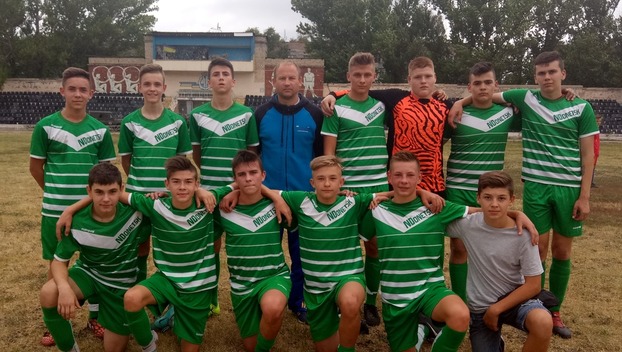 Футболисты Большого Доброполья стали победителями первого тура областного чемпионата