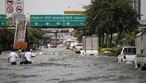 В Таиланде продолжается наводнение 
