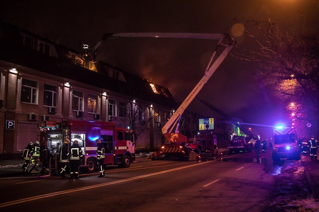 В Голоссевском районе столицы горело офисное здание