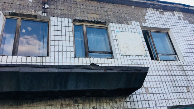 Мирноград: молодежь обратила внимание властей на аварийное здание