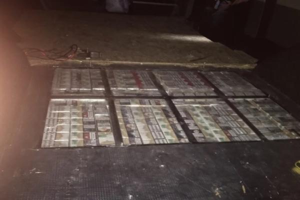 На Закарпатье контрабандист пытался перевезти полторы тысячи пачек сигарет