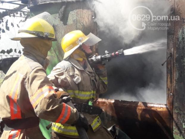 Пожар вблизи Мариуполя: горел дачный домик