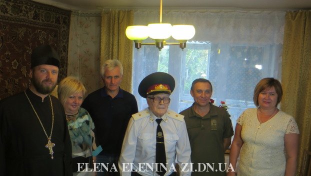 В Покровске поздравили с освобождением Донбасса человека-легенду Михаила Глобенко