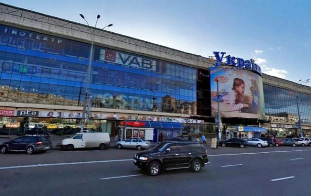В Киеве эвакуировали 600 человек из ТРЦ «Украина»