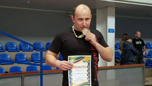 Правоохранитель из Дружковки выиграл «бронзу» в открытом первенстве по народному жиму