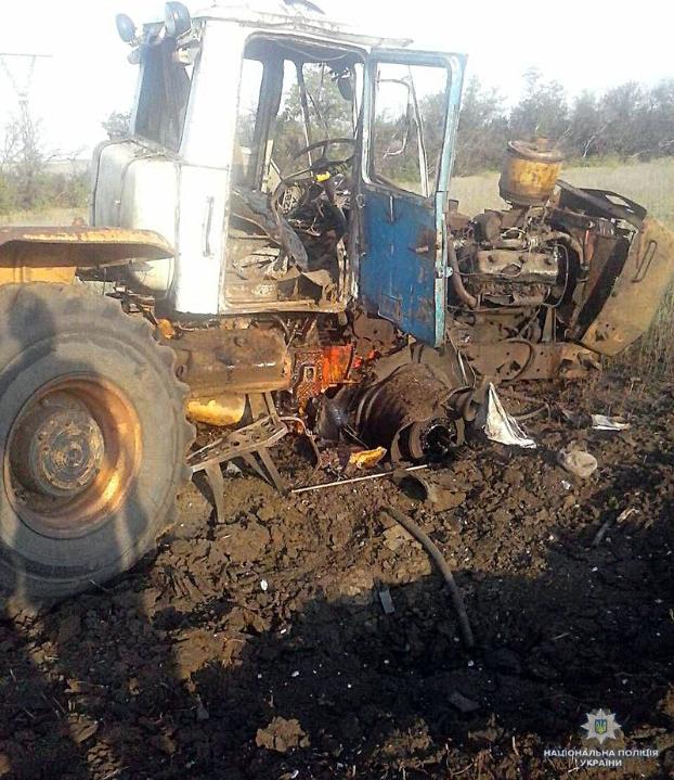 На Донетчине в поле подорвался трактор: тракторист в состоянии средней тяжести