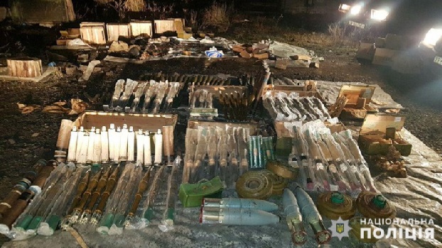 В Константиновке полиция совместно с СБУ изъяла схрон боеприпасов