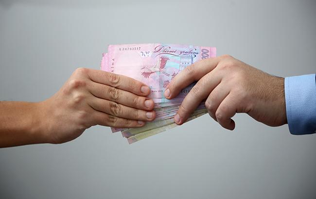 На Донбассе на взятке в 48 тысяч задержали налоговика