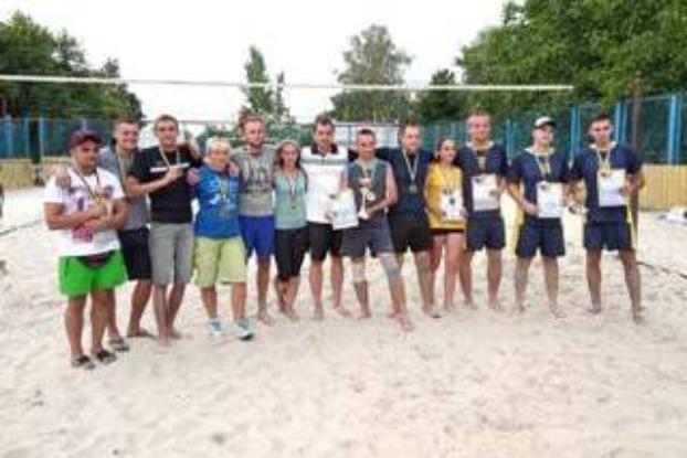 На турнире по парковому волейболу в Мирнограде победила команда из Покровска