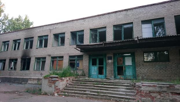 В центре Константиновки разбирают здание школы