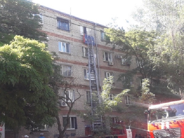 Пожар в пятиэтажке Мариуполя: из-за высокой концентрации угарного газа эвакуировали жильцов