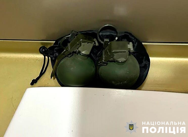 У вбиральні поїзда Краматорськ-Київ невідомий залишив боєприпаси
