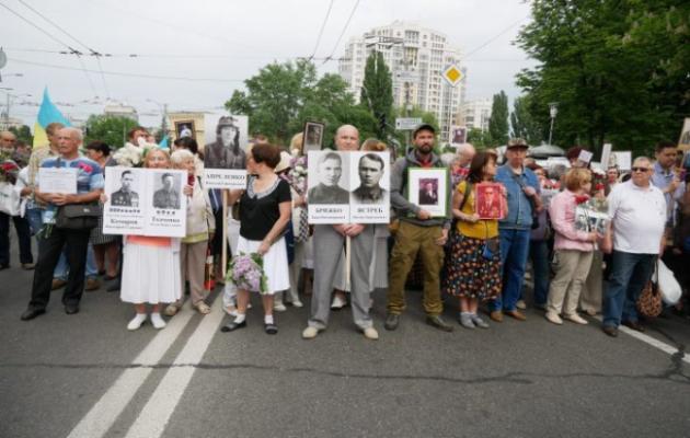 В Киеве проходит шествие «Бессмертный полк»