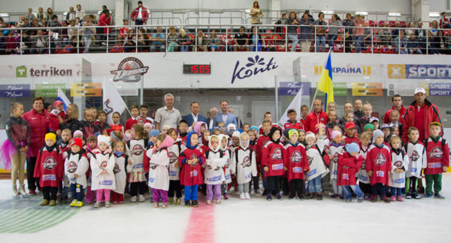 В Дружковке школа ХК «Донбасс» вступила в новый ледовый сезон