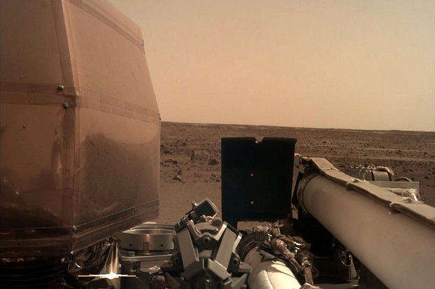 Исследовательский зонд InSight записал шум ветра на Марсе