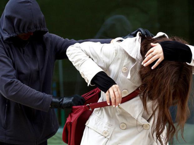 В Мариуполе на женщин нападают уличные грабители