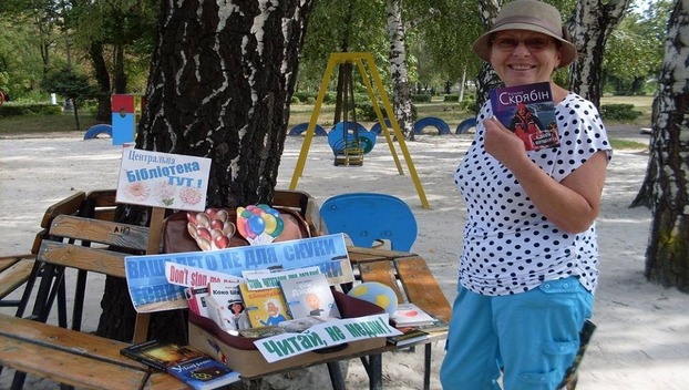 Библиотекари Мирнограда вышли на улицу, чтобы привлечь читателей