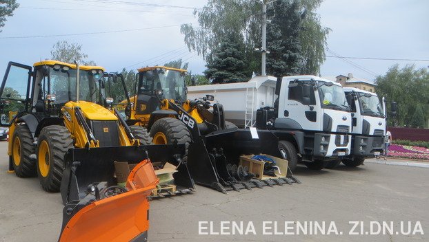 Жителям Покровска продемонстрировали импортную коммунальную технику, приобретенную в лизинг