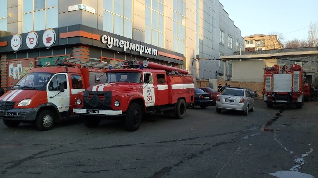 В Краматорске горело здание ЦУМа