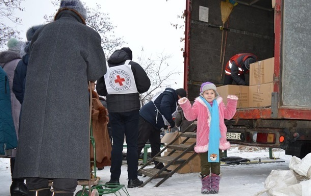 Красный Крест направил на Донбасс 97 тонн гумпомощи